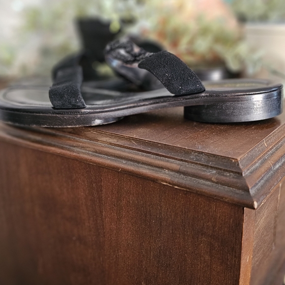 EUC Robert Clergerie 7.5NB black suede and beaded mesh low heeled sandals - Picture 7 of 8